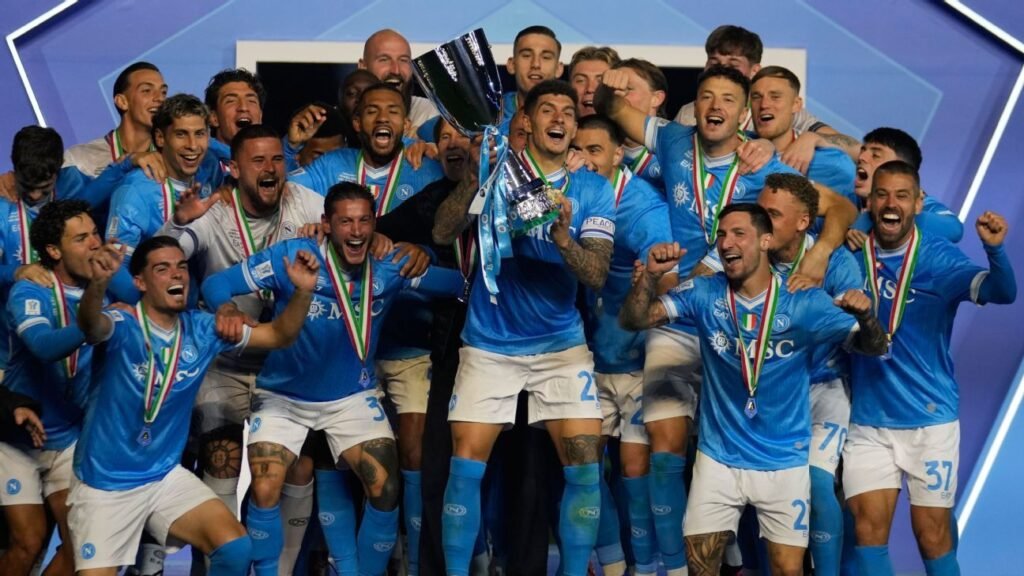 El Napoli se coronó campeón de la Supercopa de Italia tras vencer al Bologna contundentemente.
