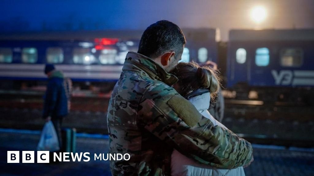 El "tren del amor": mujeres ucranianas reencuentran a sus esposos en el frente de combate contra Rusia