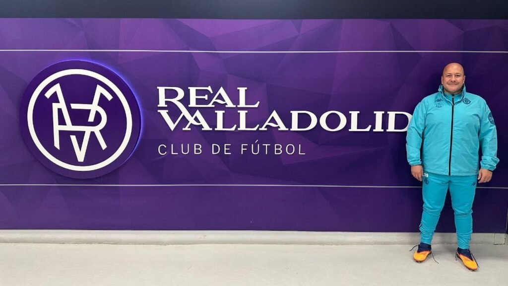 Enrique Alfaro continúa como asistente en Valladolid