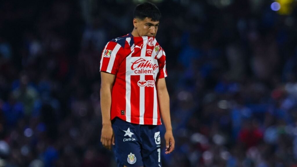 Erick Gutiérrez: De estrella destacada a ser descartado por Chivas en solo dos años