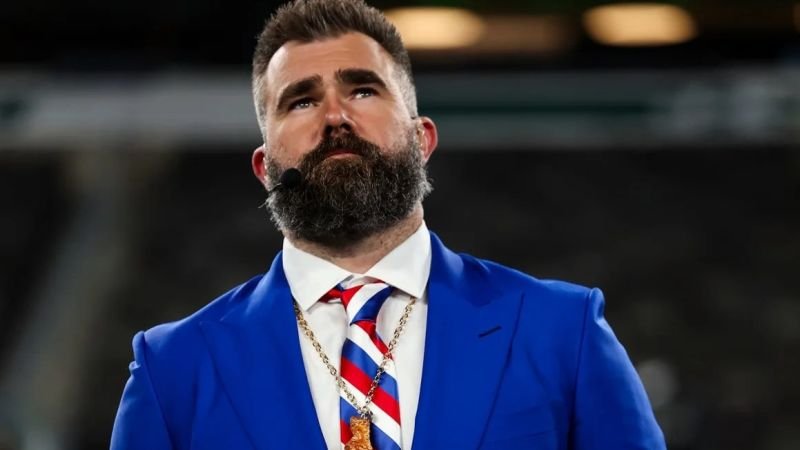 Jason Kelce se sincera: se disculpa tras arrojar un teléfono celular por un insulto homofóbico de un fanático