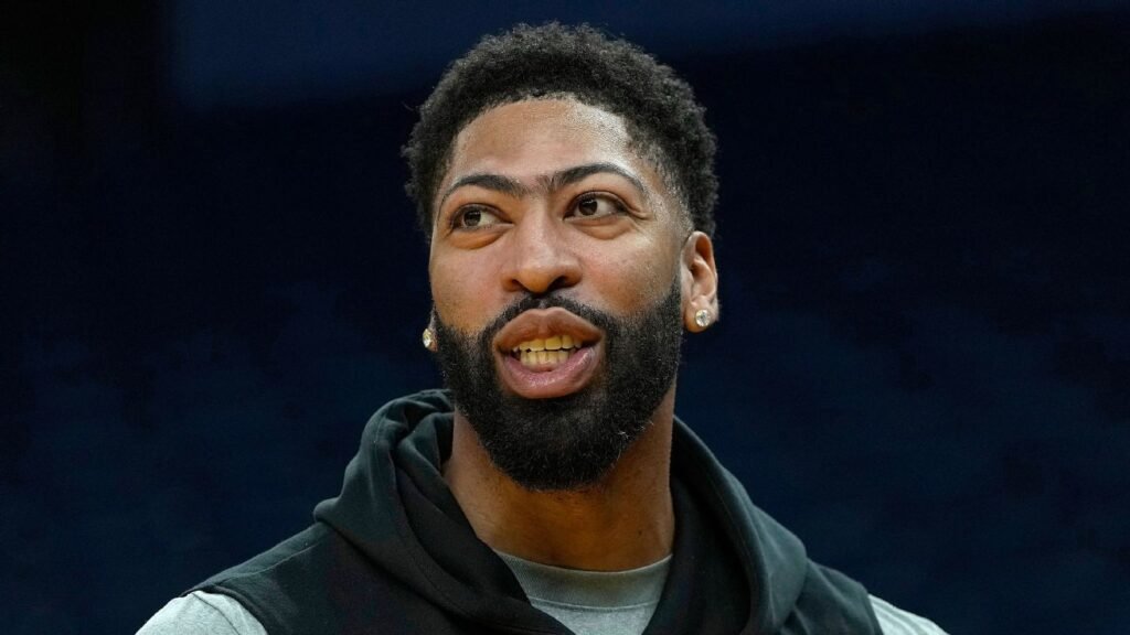 Los Mavericks se quedan sin AD por varios partidos