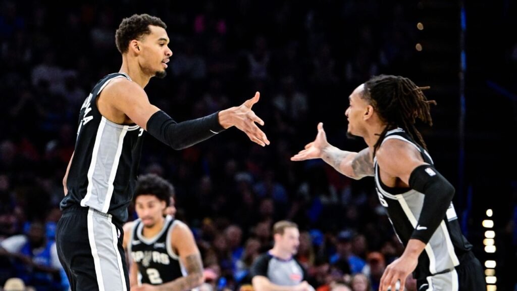 Los Spurs derrotan nuevamente al campeón defensor, OKC, en su tercer enfrentamiento de la temporada
