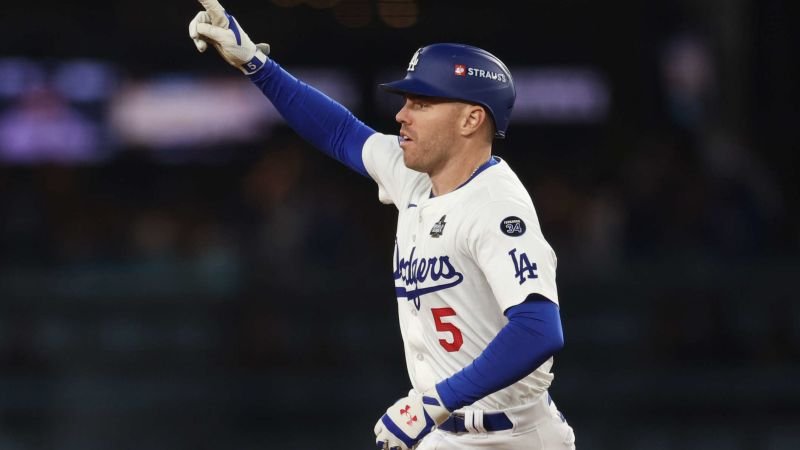 Los aficionados celebran la victoria de los Dodgers en la Serie Mundial