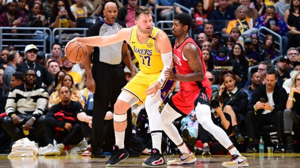 NBA en Navidad: Los Rockets mantienen la mirada en los Lakers; seguimiento minuto a minuto