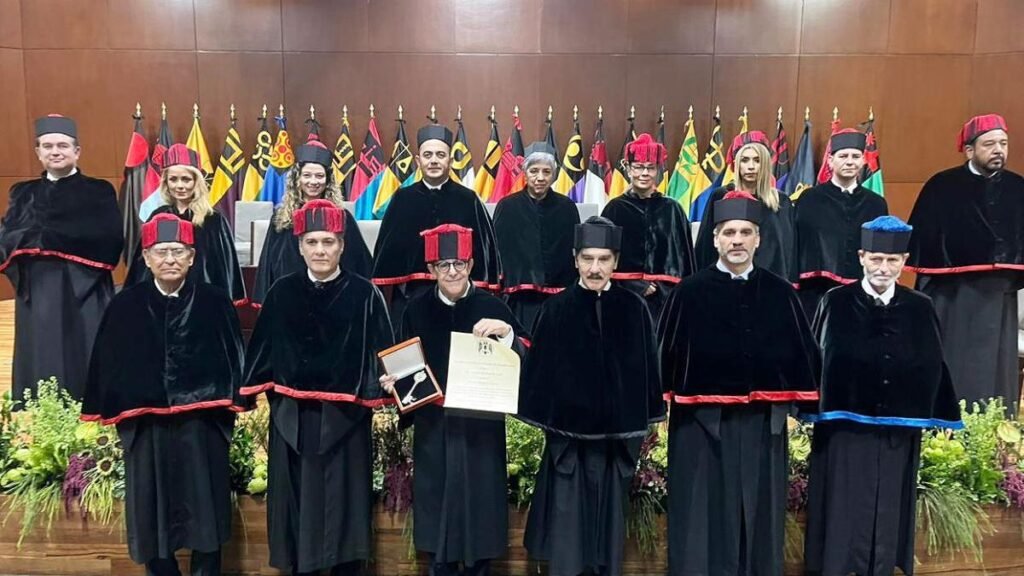 La UAG confiere el Doctorado Honoris Causa al Dr. Arturo Cherbowski