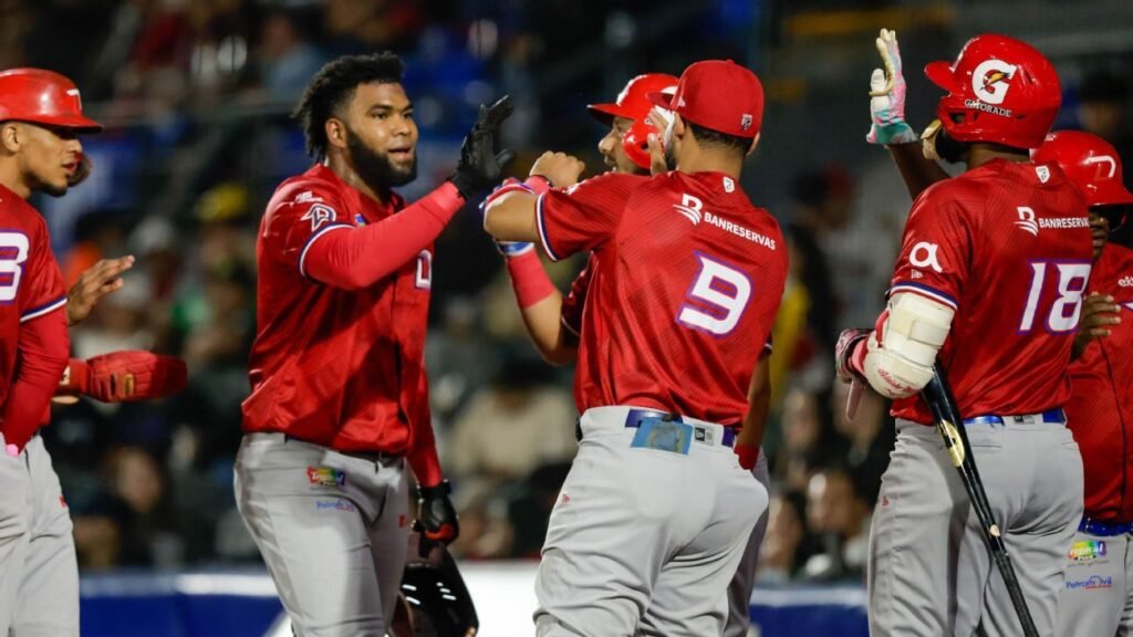 Cangrejeros y Escogido chocan en la emocionante Serie del ...