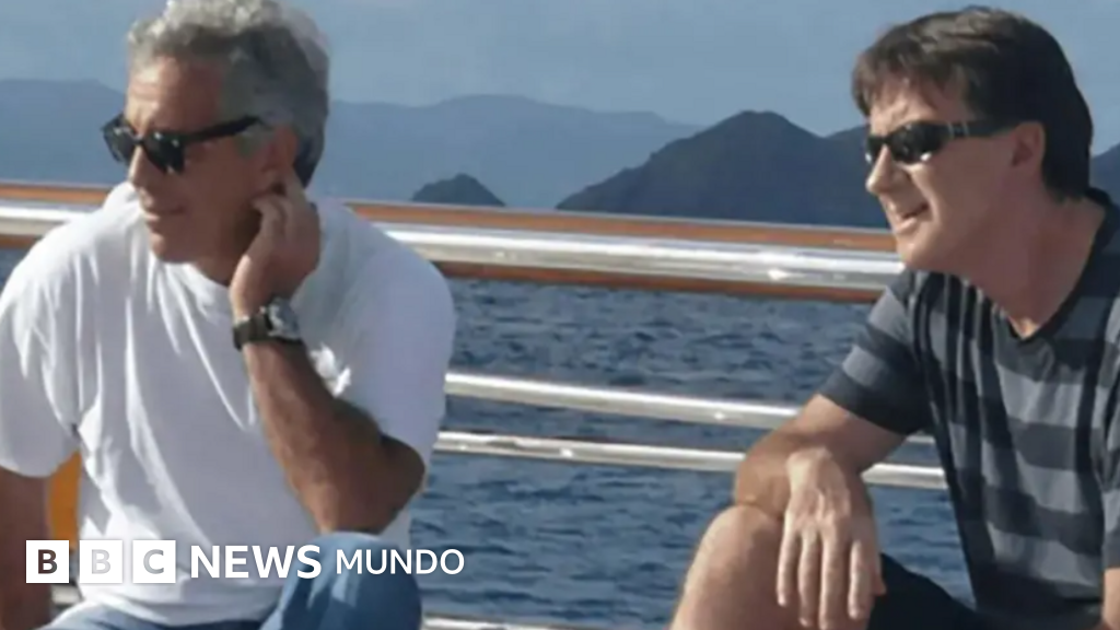 El príncipe de las tinieblas": las conexiones de Epstein con el exministro Peter Mandelson provocan en Reino Unido "el escándalo político del siglo