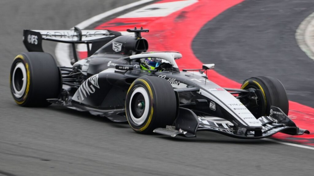 Checo Pérez finaliza en el puesto 15 del Gran Premio de China