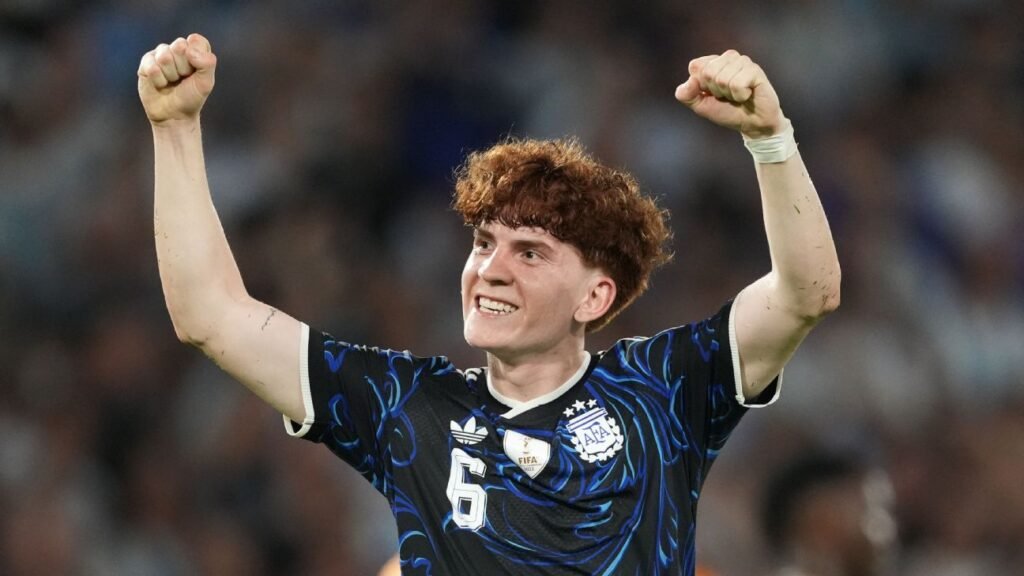 ¡Barco marca su primer gol con la Selección Argentina tras un espectacular pase de taco de González!