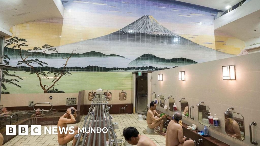 Mi vivencia en una casa de baños nudista que captura la esencia de Tokio