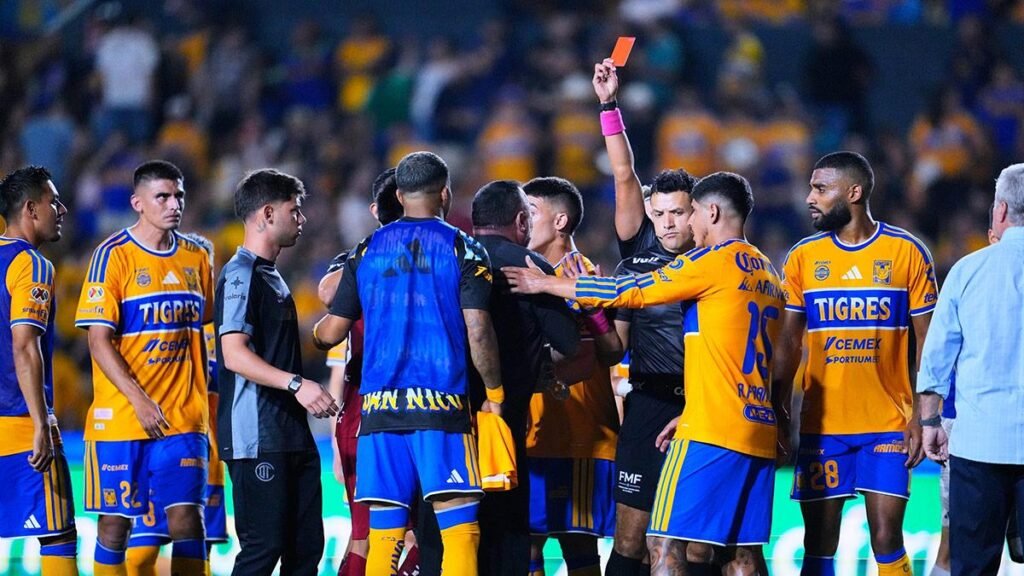 Mohamed cautiva a la afición de Tigres con su gesto emblemático