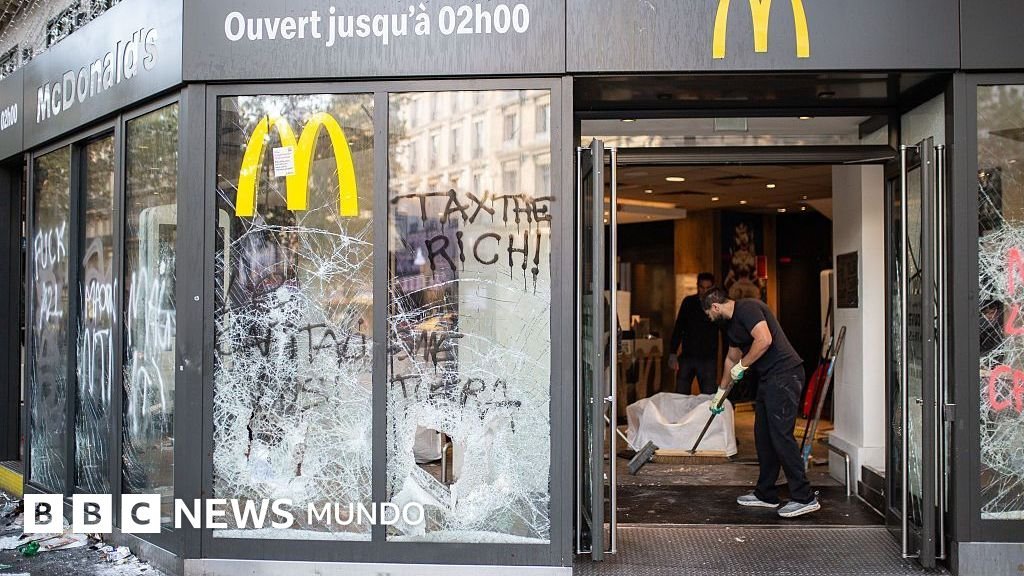 Protestas masivas en Francia: 2.400 detenidos, edificios dañados y vehículos incendiados en un clima de violencia inaceptable