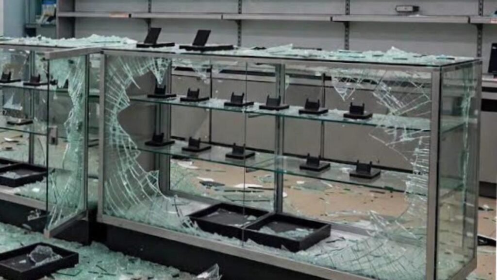 Roban en dos tiendas de teléfonos y son capturados gracias al GPS